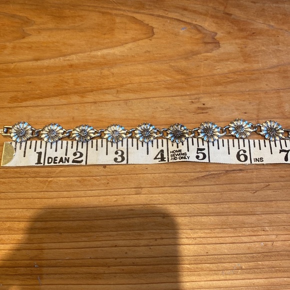 “Daisy Chain” Tennis Bracelet - Picture 5 of 5